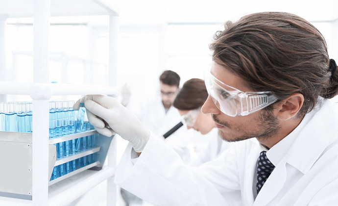 Лаборант по анализу коконов