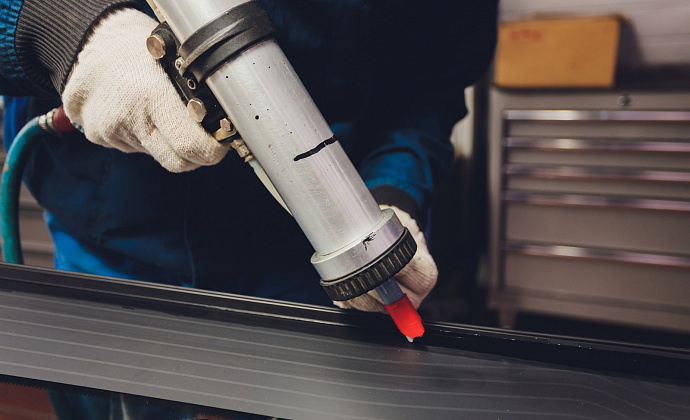Изготовитель пластмассовой аппаратуры